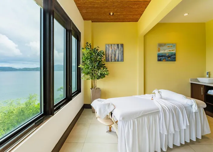 360 Splendor 104b-ocean View Condo-breakfast